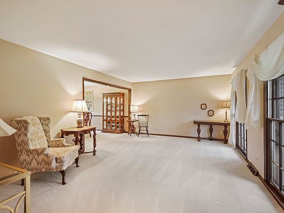 5th image of 311 Clearbrook Ct