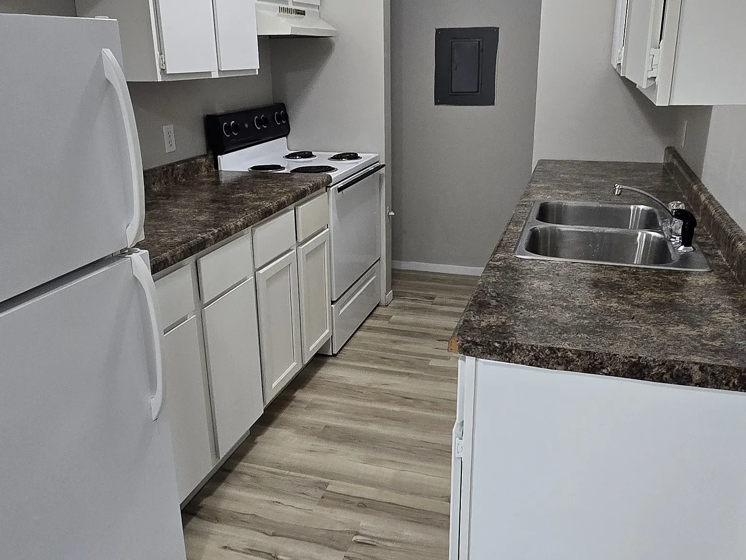 2 bed, 750 sqft, $900 — Photo 2