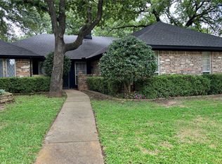500 Sunlight Ct, Arlington, TX 76006