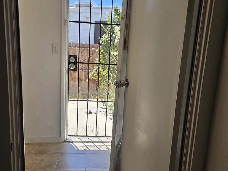 2304 Oxford Way #2304 — Photo 10