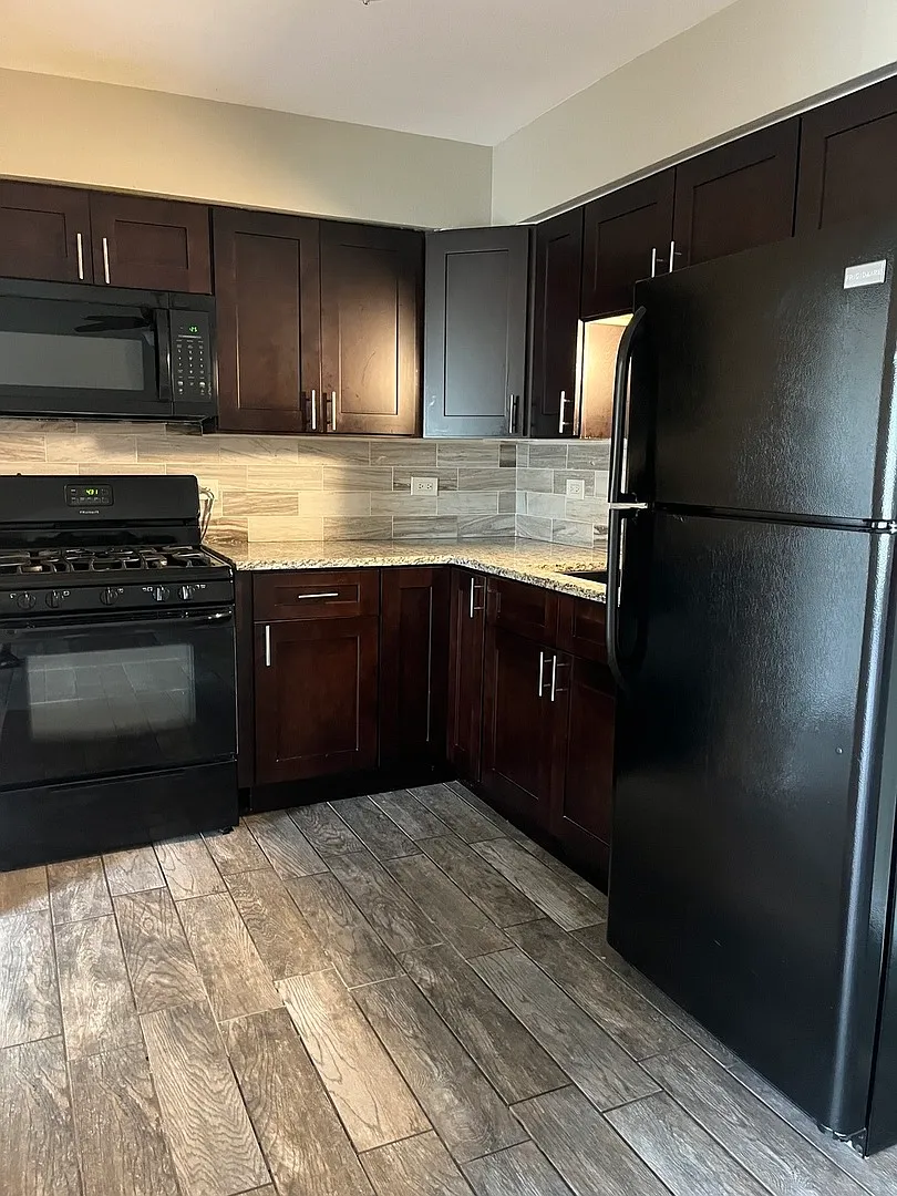 2 bed, 900 sqft, $1,650 — Photo 4