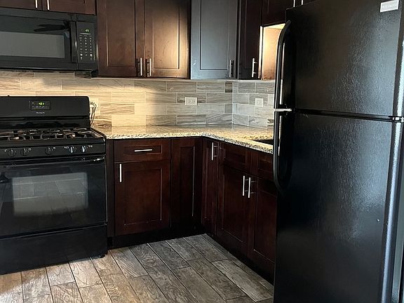 4th image of 5740 W 108th St Unit 2D