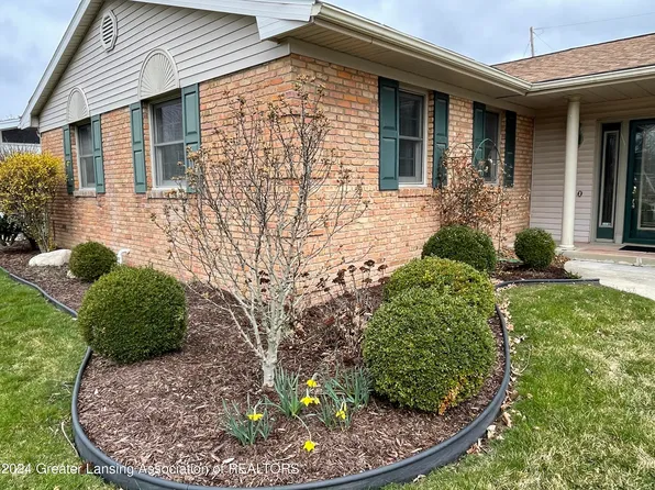 4424 Darron Dr, Lansing, MI 48917