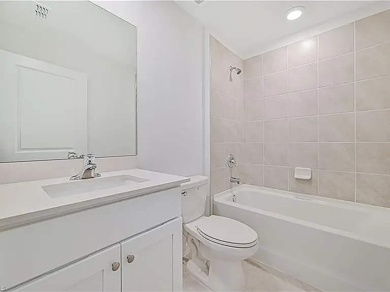 2901 NW 18th Pl — Photo 12