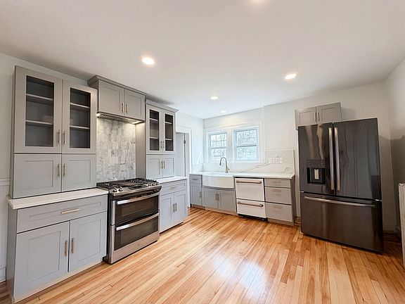 2nd image of 10 Perrot St