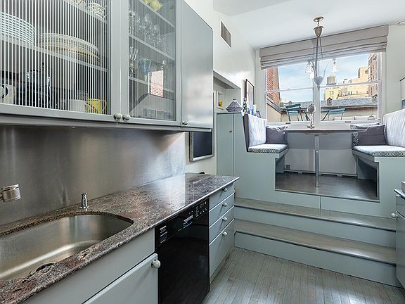 4th image of 42 E 75th St #5/6