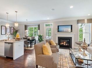 138 Ridgwood Dr #198, Middlebury, CT 06762