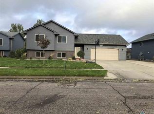 5912 S San Diego Ave, Sioux Falls, SD 57106