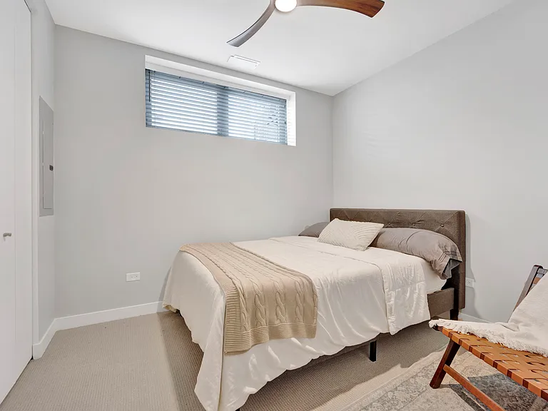4415 W Waveland Ave — Photo 12