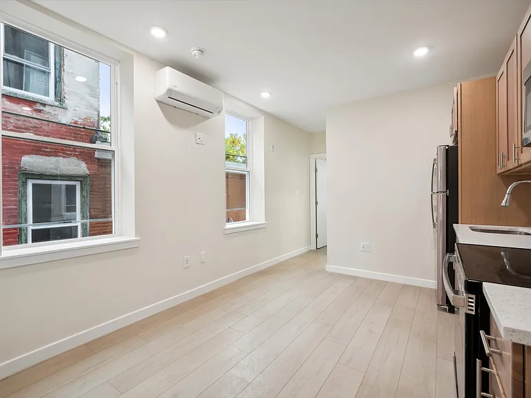 2614 W Girard Ave #C — Photo 5