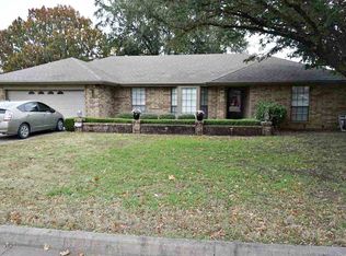 1104 Surrey Dr, Ardmore, OK 73401