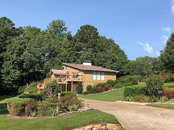 3rd image of 20 Pine Lake Dr