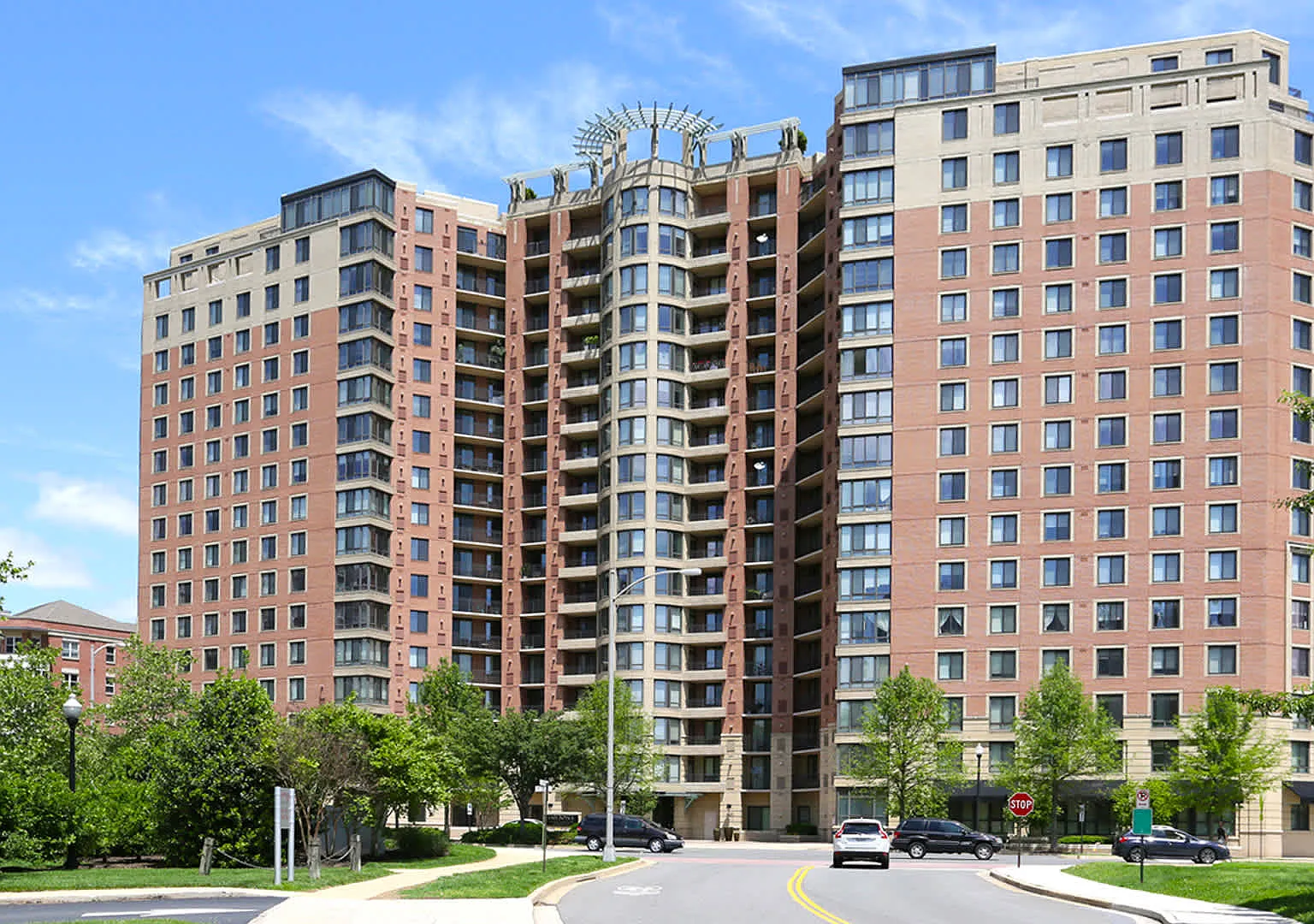1401 Joyce on Pentagon Row — Photo 2