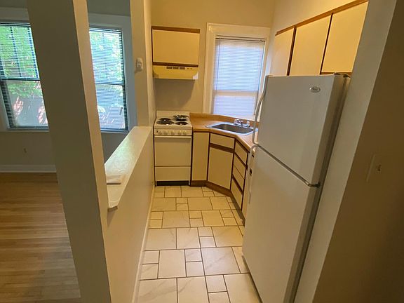 3rd image of 1001 N Delaware St #10