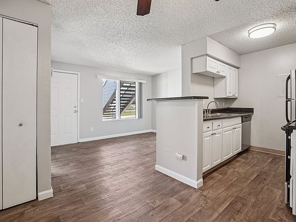 3rd image of 4165 Lacy Ln #4075-21