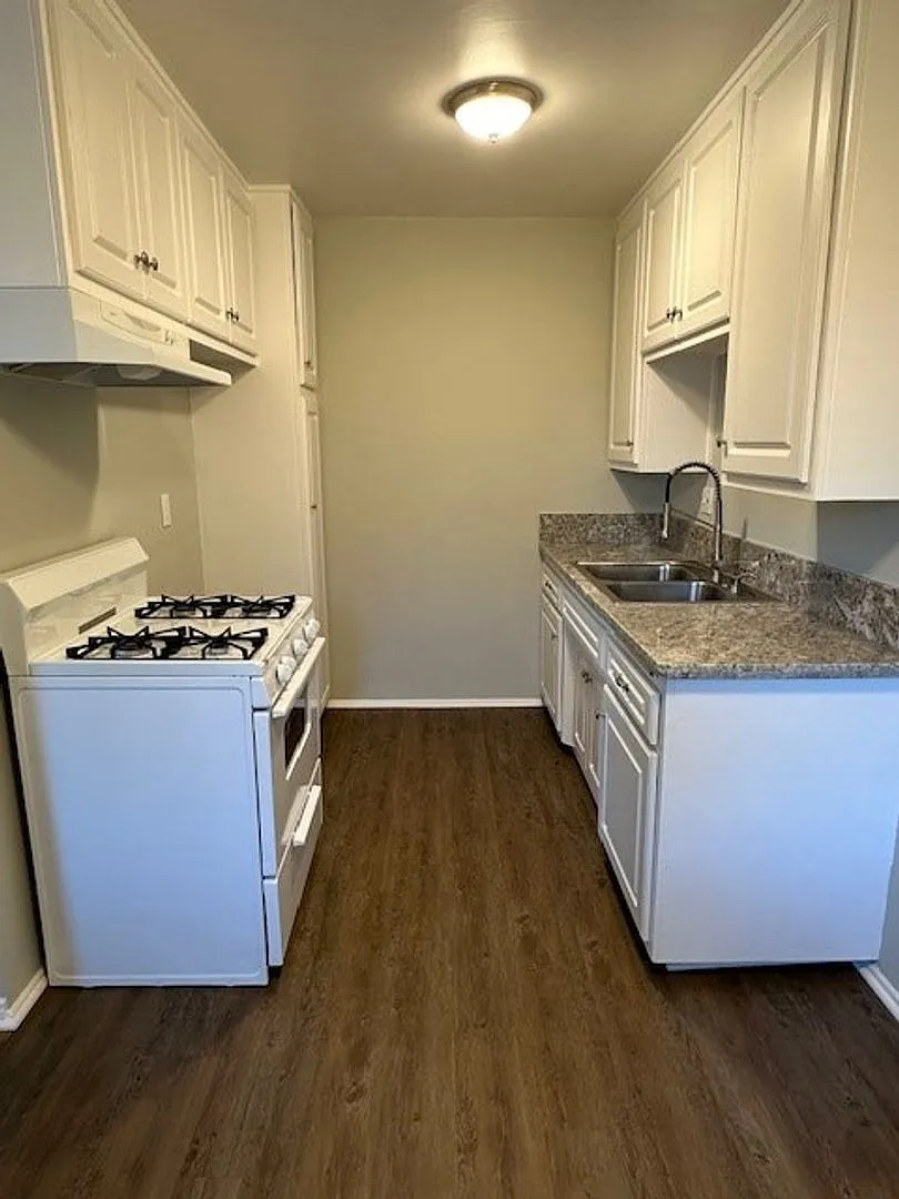 River Road Apartments — Photo 4