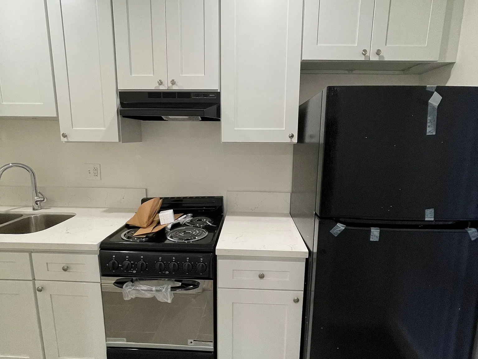 Studio, 400 sqft, $1,800 — Photo 3