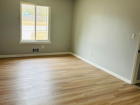 5th image of 8908 Thomas Rd