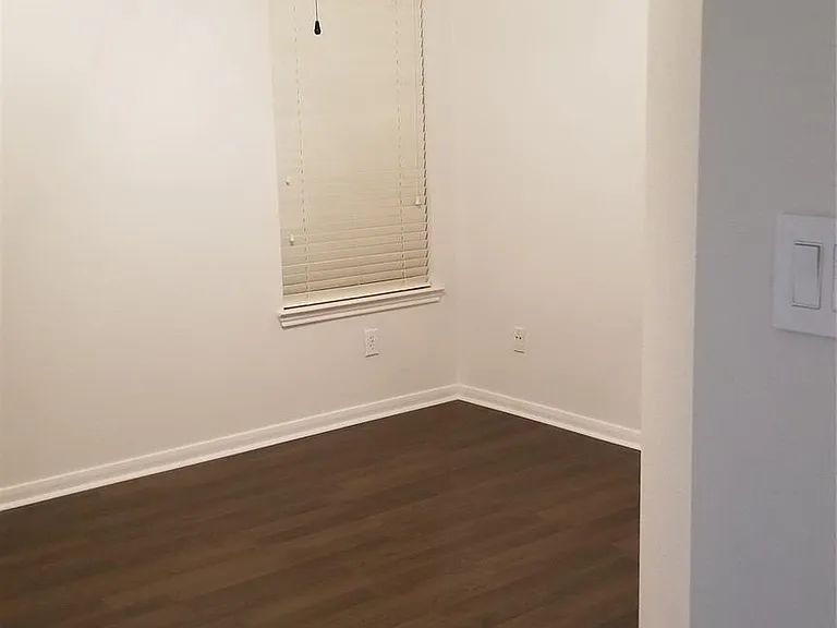 935 Rock Springs Dr — Photo 3