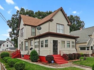 906 W Grove St, Bloomington, IL