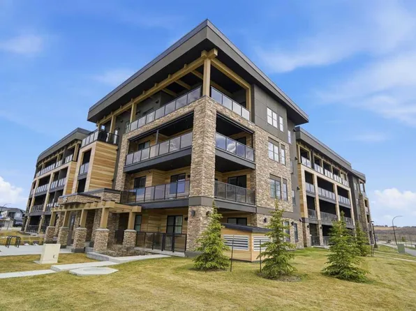 55 E Wolf Hollow Cres SE #318, Calgary, AB T2X 1T8