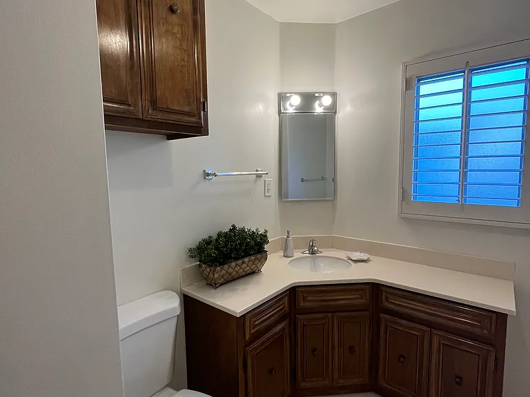 13836 Cohasset St — Photo 12