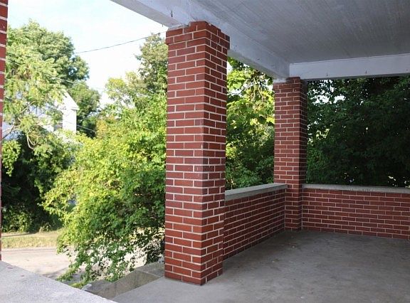 2nd image of 35 Juergens Ave