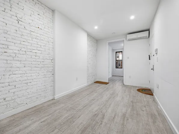 1821 Putnam Avenue image 3 of 15