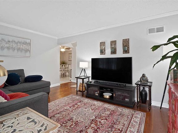 3rd image of 9132 Seneca Ln