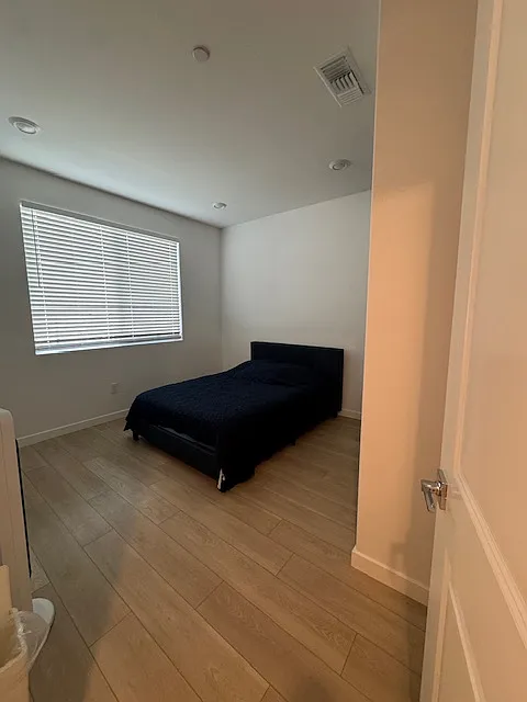 3 bed, 1858 sqft, $4,950 — Photo 2
