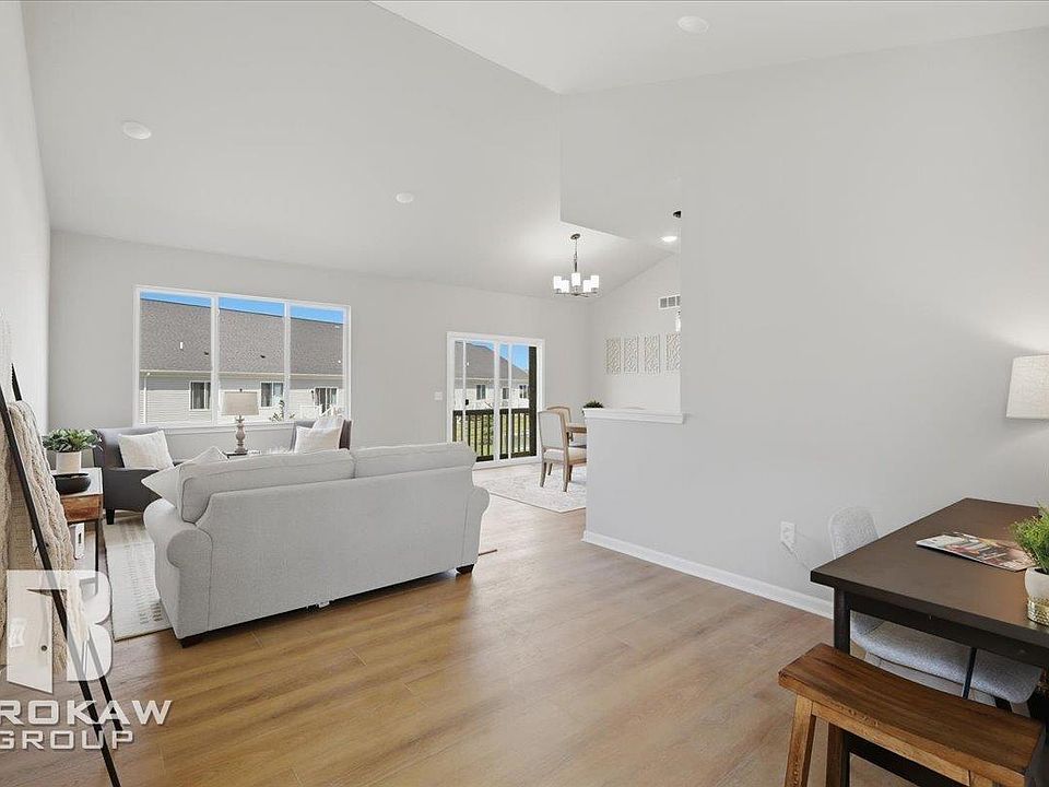 1435 Luxington Dr, photo 11