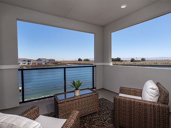 Kiper_SkyeAtRiverIslands_Res4-PrimaryBalcony_1123-4500