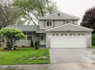 1819 E Boulder Dr, Mount Prospect, IL