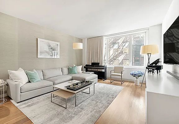 3rd image of 151 W 21st St #2AA