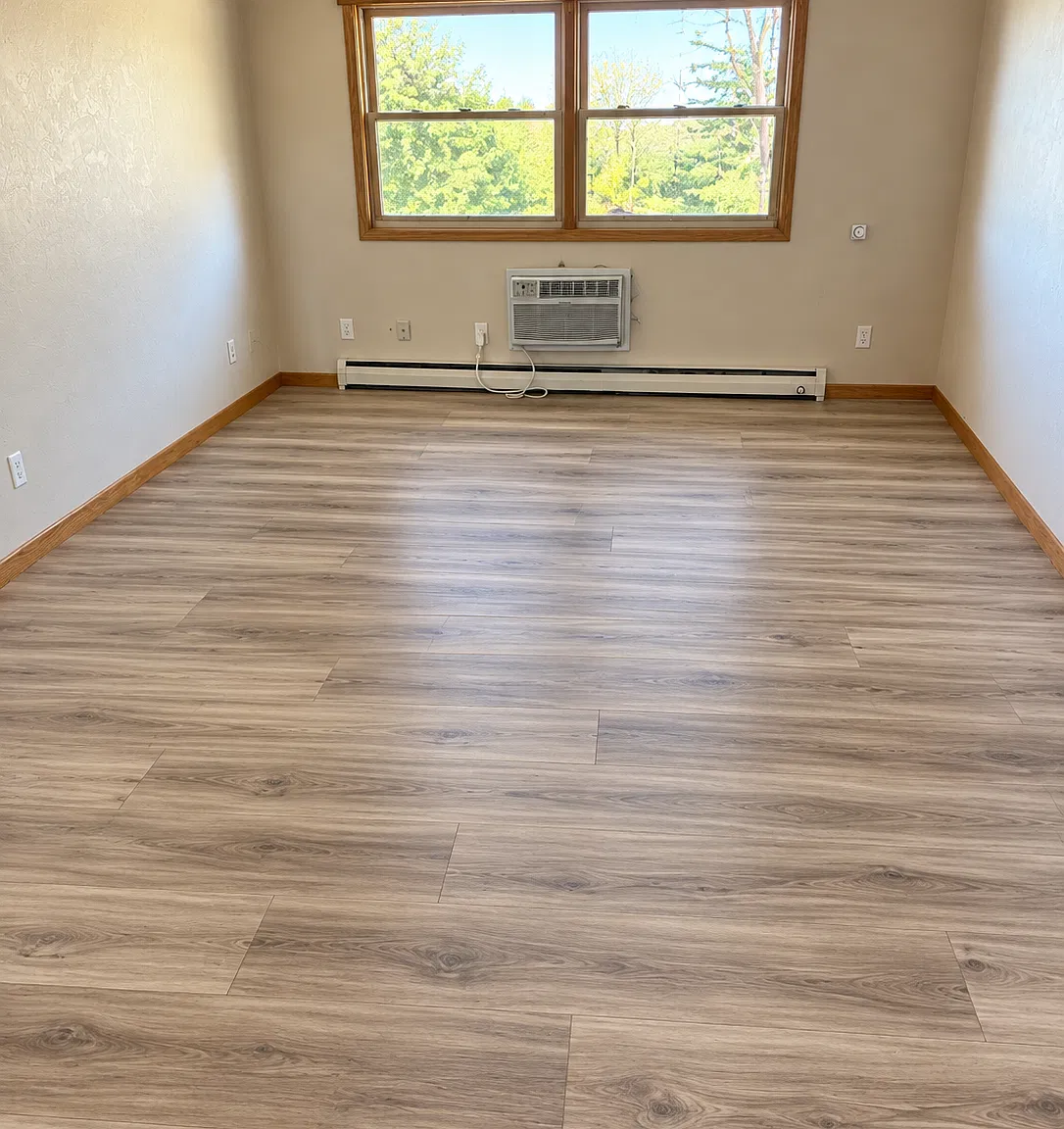 208 N Mill St — Photo 2