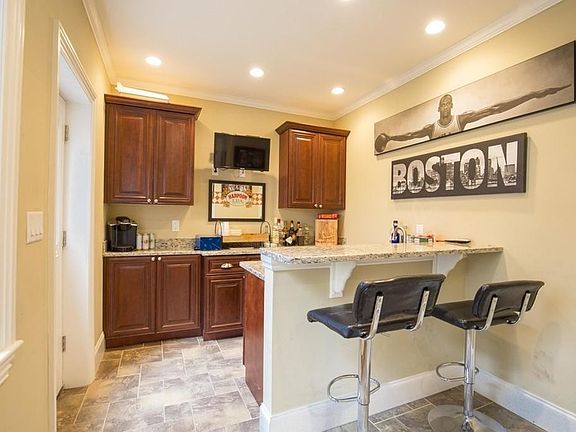 4th image of 8 Gates St #1