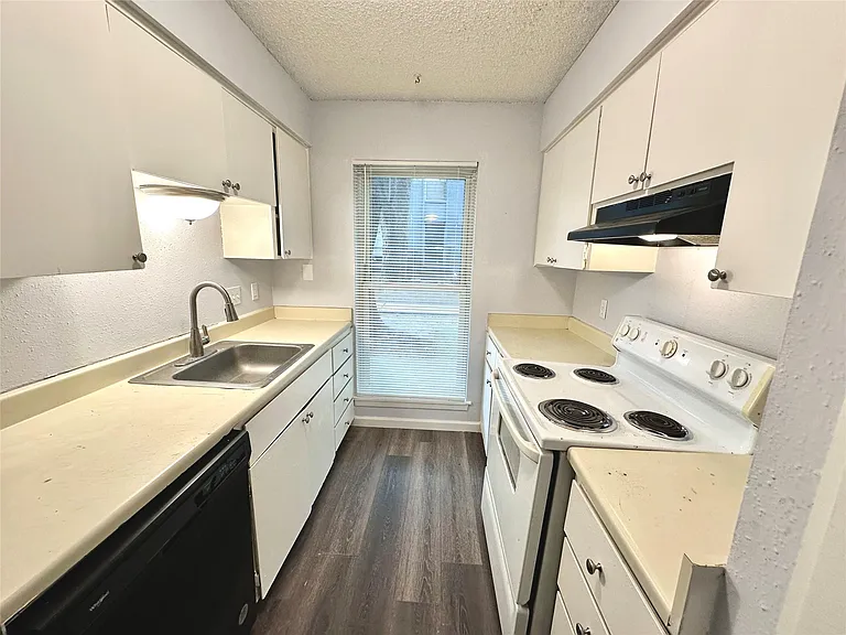3822 Southway Dr #102 — Photo 10