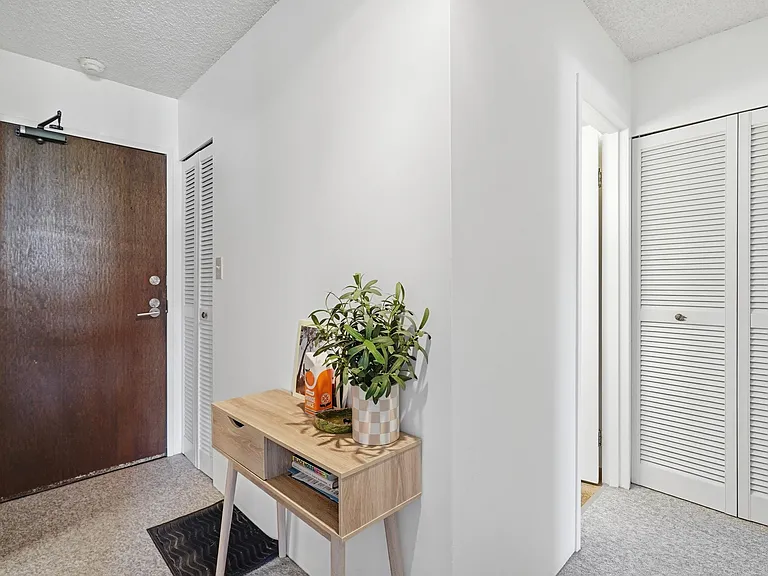 2475 York Ave #305 — Photo 17