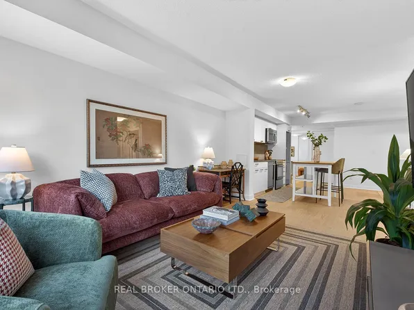 295 Adelaide St W #306, Toronto, ON M5V 0L4