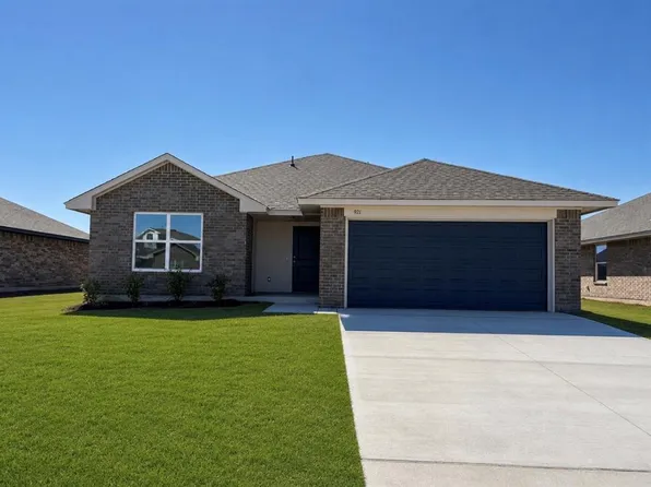 921 Hazy Brook Cir, Chickasha, OK 73018