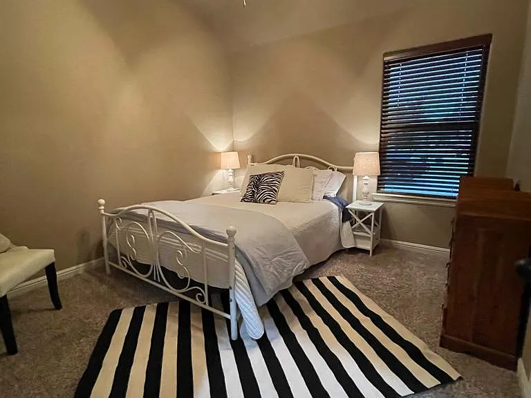 1407 Lauren Ln — Photo 11