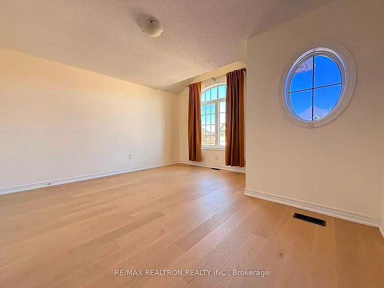 7 Hyacinth St — Photo 29