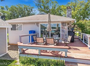 294 Lakeside Dr, White Lake, MI 48386