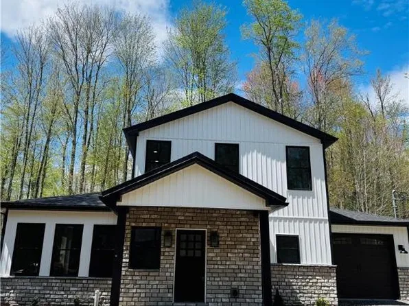 211 Maxatawny Dr, Coolbaugh Township, PA 18347