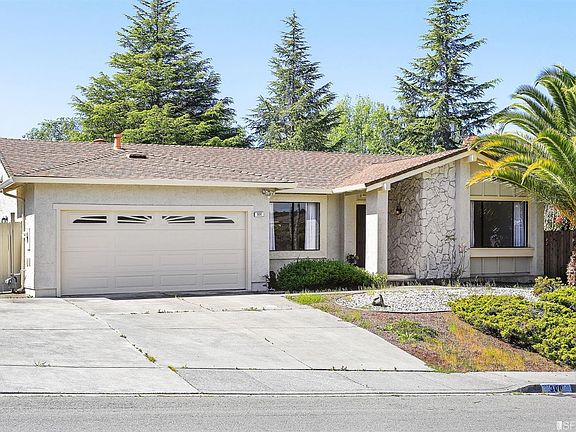 2nd image of 300 Ponderosa Ct