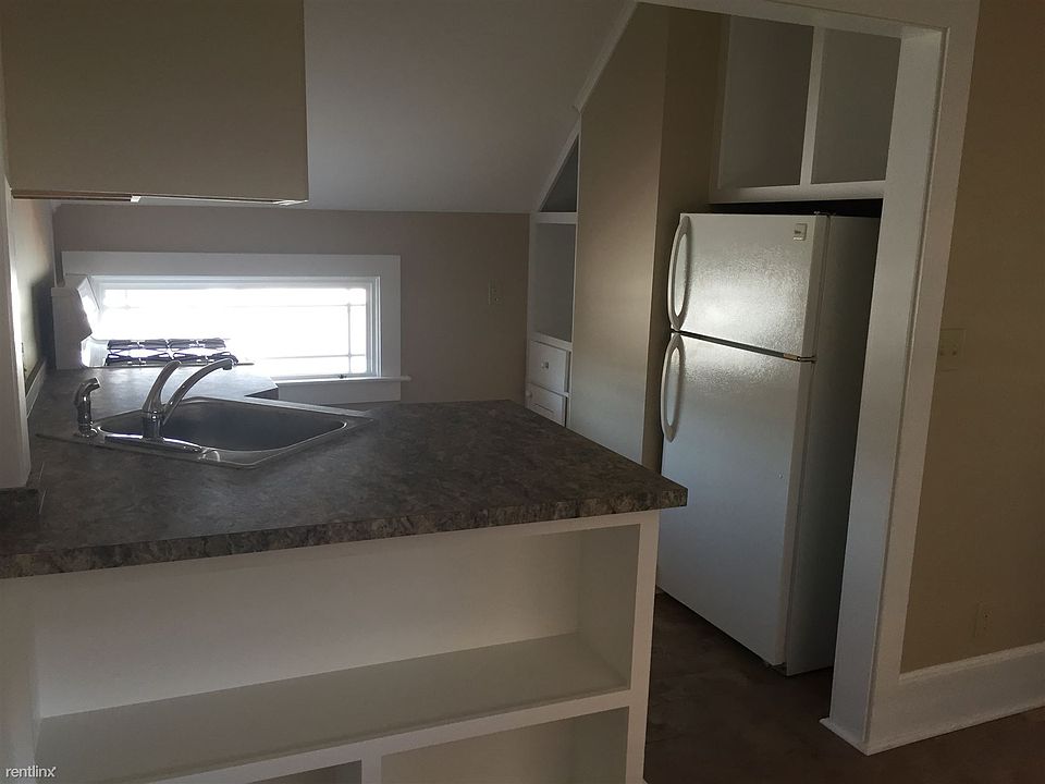 2nd image of 414 Waukazoo Ave APT 2