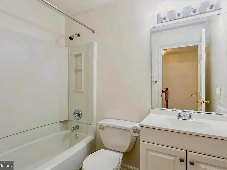 8 Tatler Pl — Photo 12