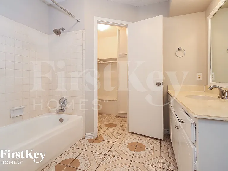 5614 Rivergate Dr — Photo 9