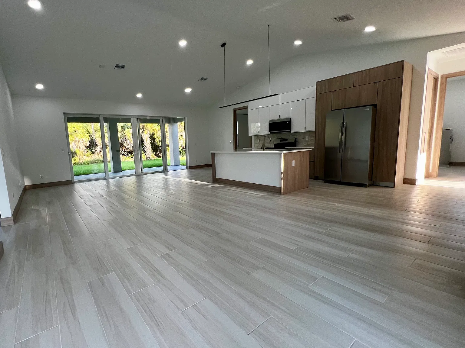 4 bed, 2468 sqft, $2,650 — Photo 3