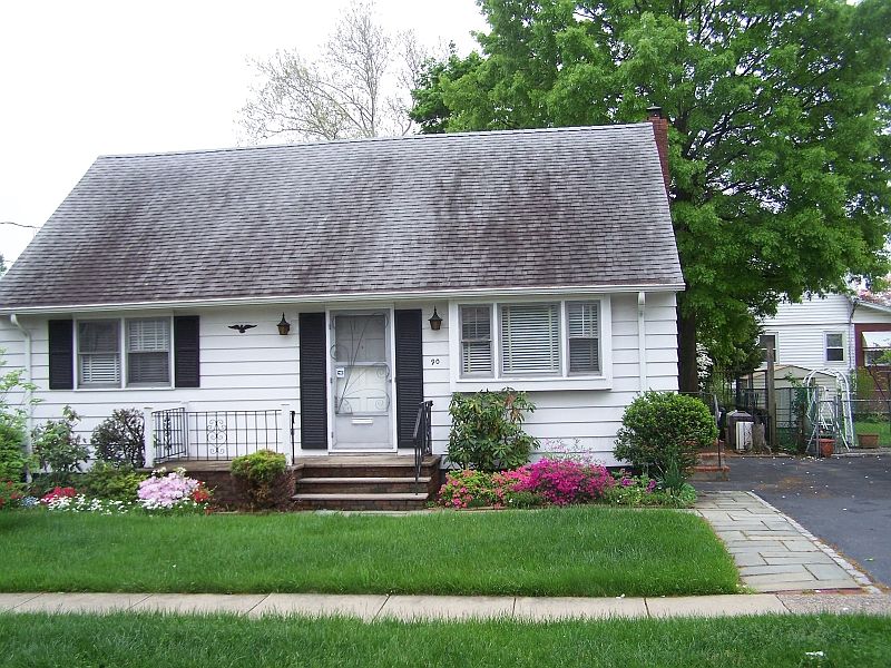 2nd image of 90 Dundee Ave